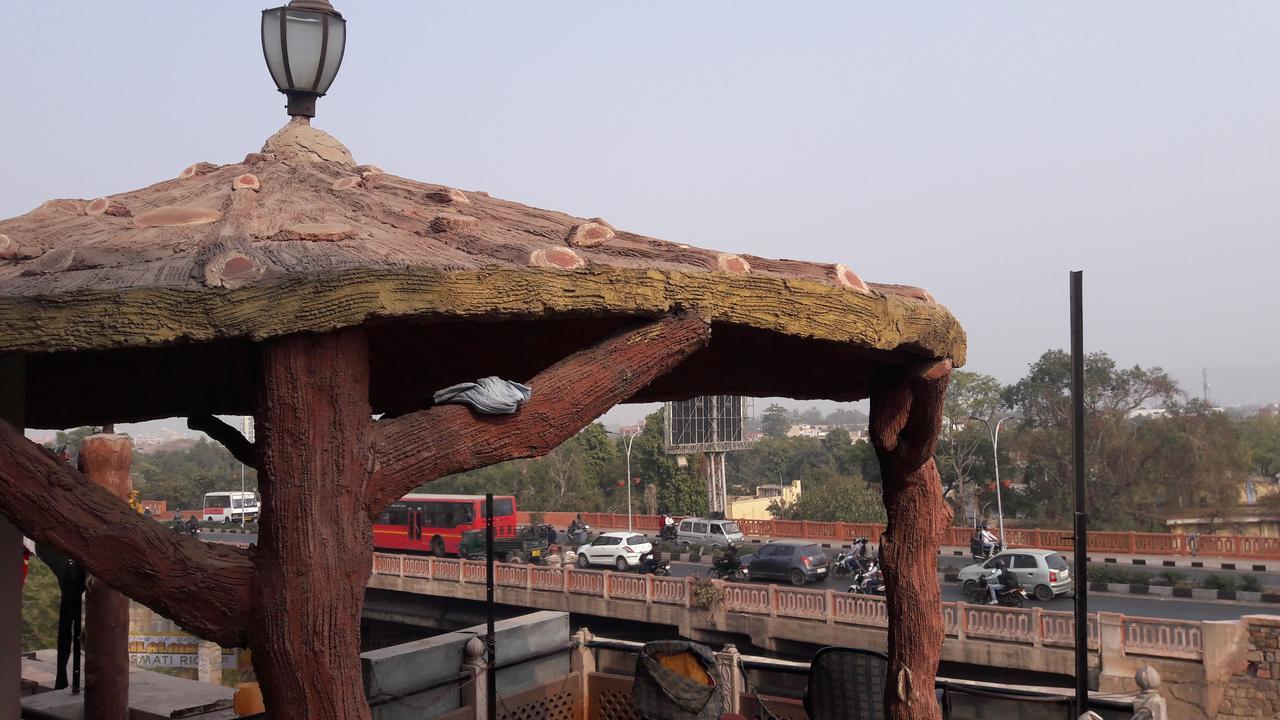Hotel Urvashi Jaipur Ngoại thất bức ảnh